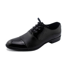 2017 New Spring Autumn Fashion Men Shoes Patent Leather Men Dress Shoes White Black Male Soft Leather Wedding Party Oxford Shoes